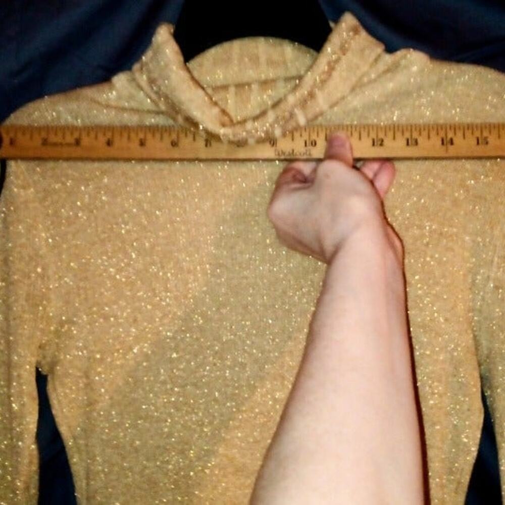 Vintage Fitted Gold Turtle Neck Sweater sm-med from the late 60s or early 70s